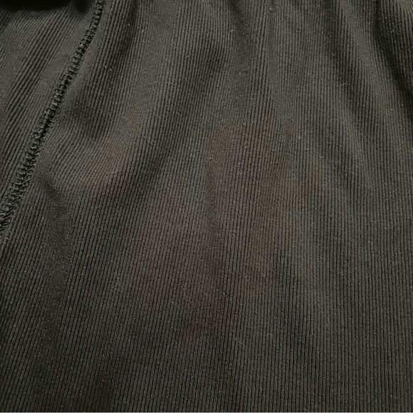 Aritzia Community Black Corduroy Style Shorts Large - Picture 3 of 6